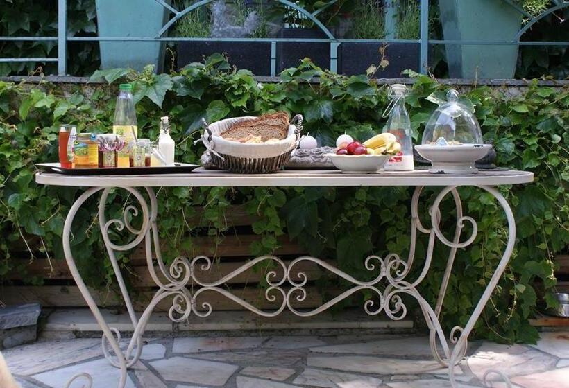 Bed and Breakfast La Roseraie