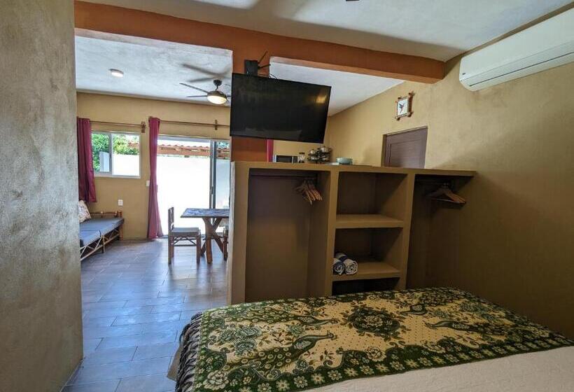 Casa Arcoiris Zihuatanejo B&b