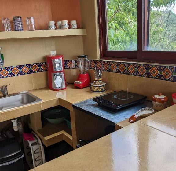 Casa Arcoiris Zihuatanejo B&b