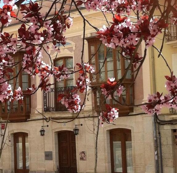 مسافرخانه Emebed Posada