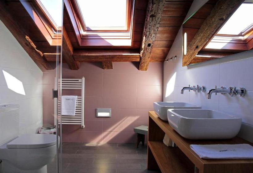 مسافرخانه Emebed Posada