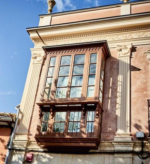 مسافرخانه Emebed Posada