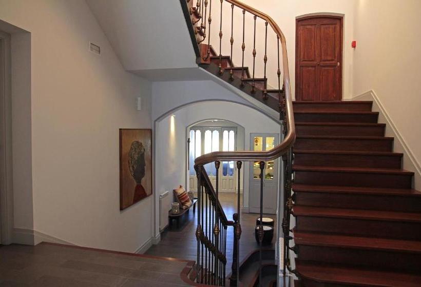 مسافرخانه Emebed Posada