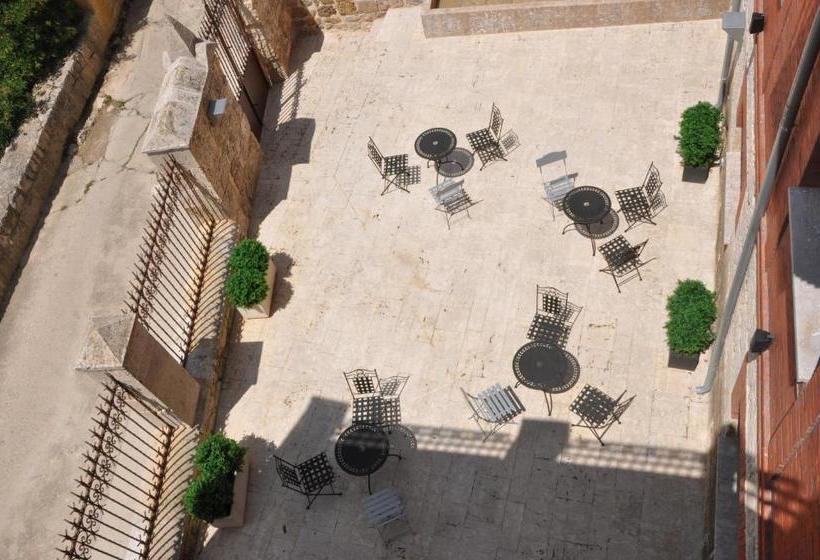 مسافرخانه Emebed Posada