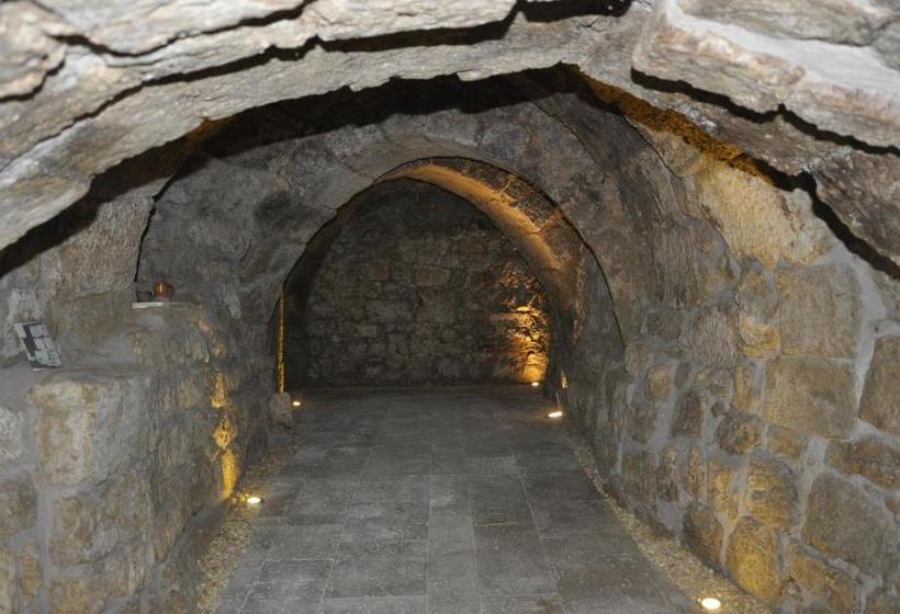 مسافرخانه Emebed Posada