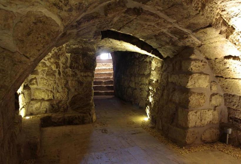 مسافرخانه Emebed Posada