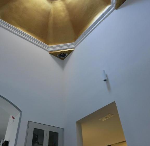 مسافرخانه Emebed Posada