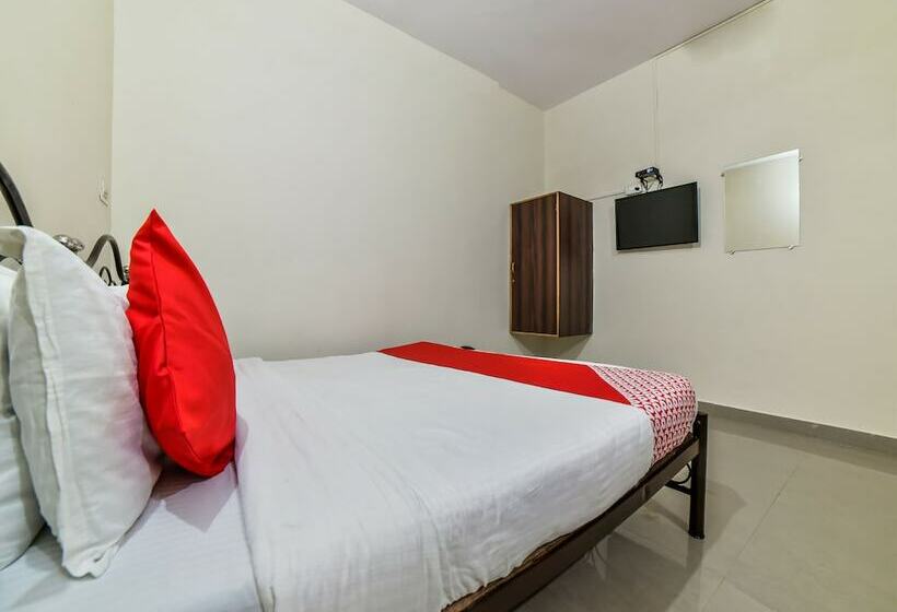 簡易ホテル Oyo 26605 Bharat Guest House