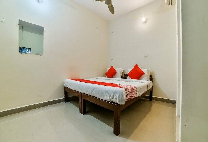 簡易ホテル Oyo 26605 Bharat Guest House