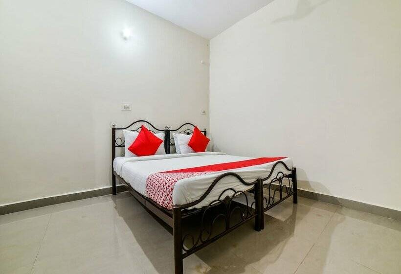 簡易ホテル Oyo 26605 Bharat Guest House