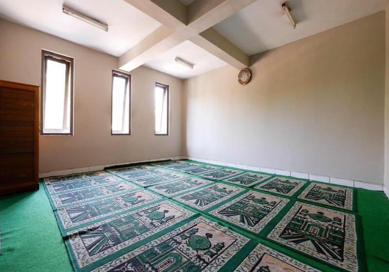 客栈 Reddoorz Plus @ Singosari Raya