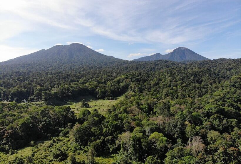 פונדק Tangkoko Sanctuary Villa