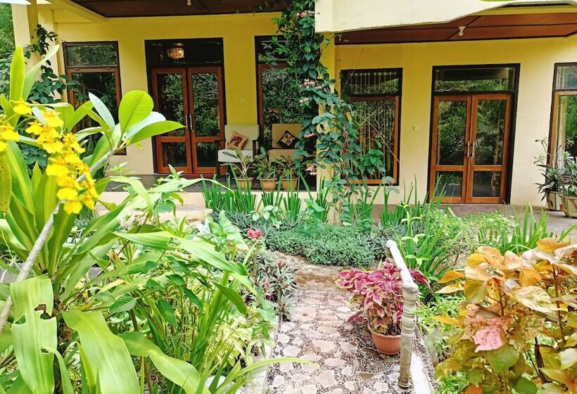 פונדק Tangkoko Sanctuary Villa