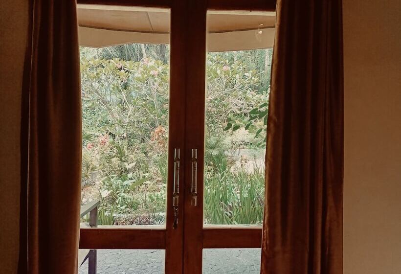 פונדק Tangkoko Sanctuary Villa