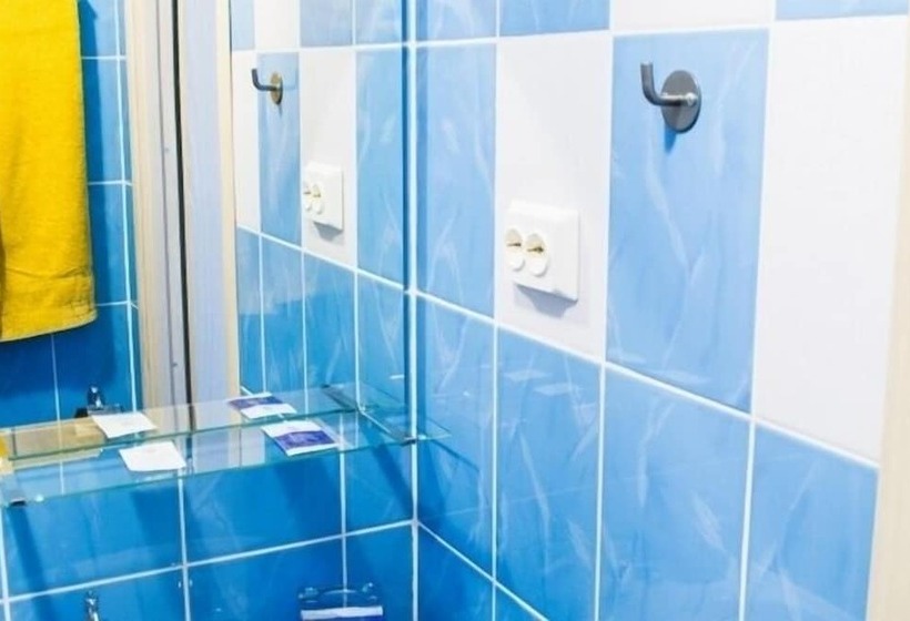 בית מלון כפרי 12 Months