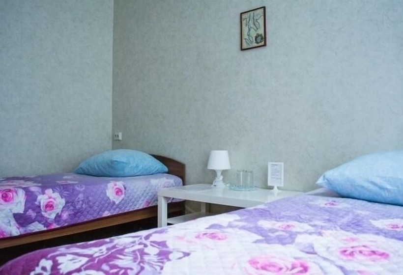 בית מלון כפרי 12 Months