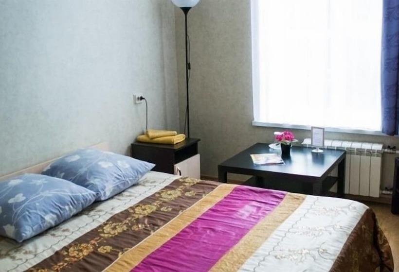 בית מלון כפרי 12 Months