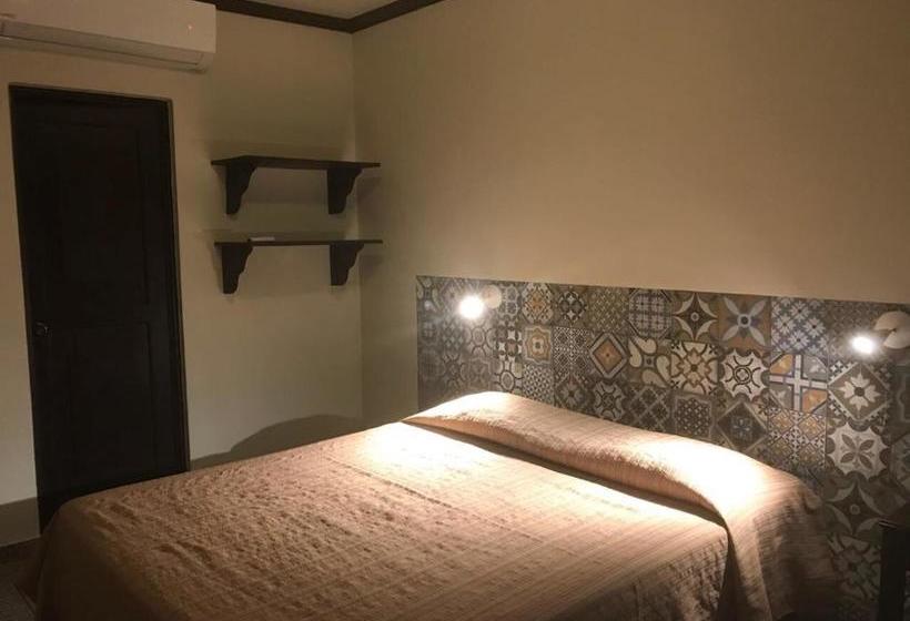 فندق & Bar La Guitarra