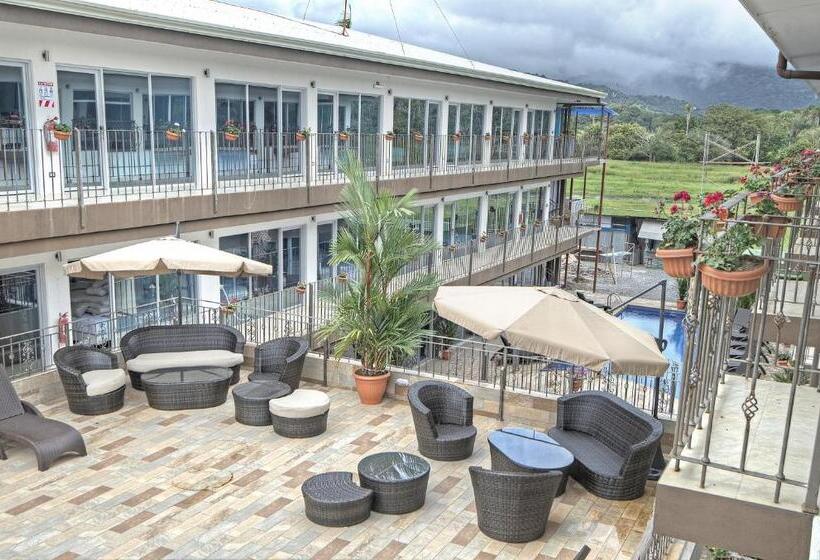 Beachfront Hotel Tramonto