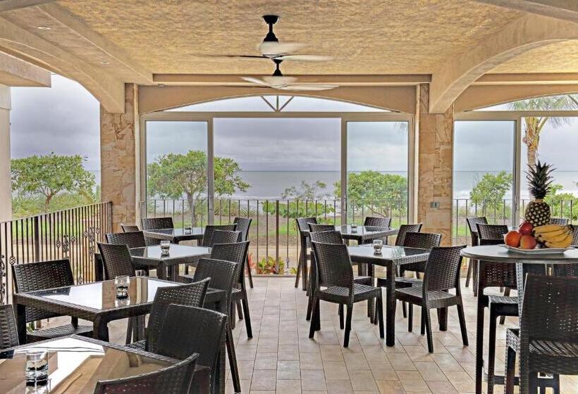 Beachfront Hotel Tramonto