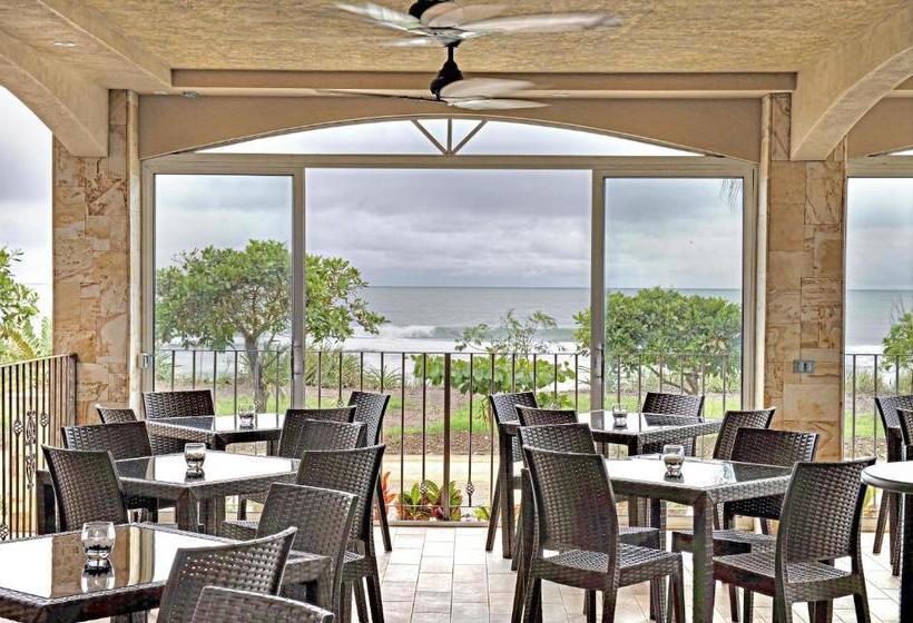 Beachfront Hotel Tramonto