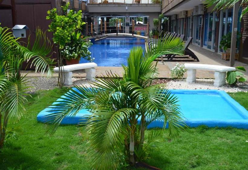 Beachfront Hotel Tramonto