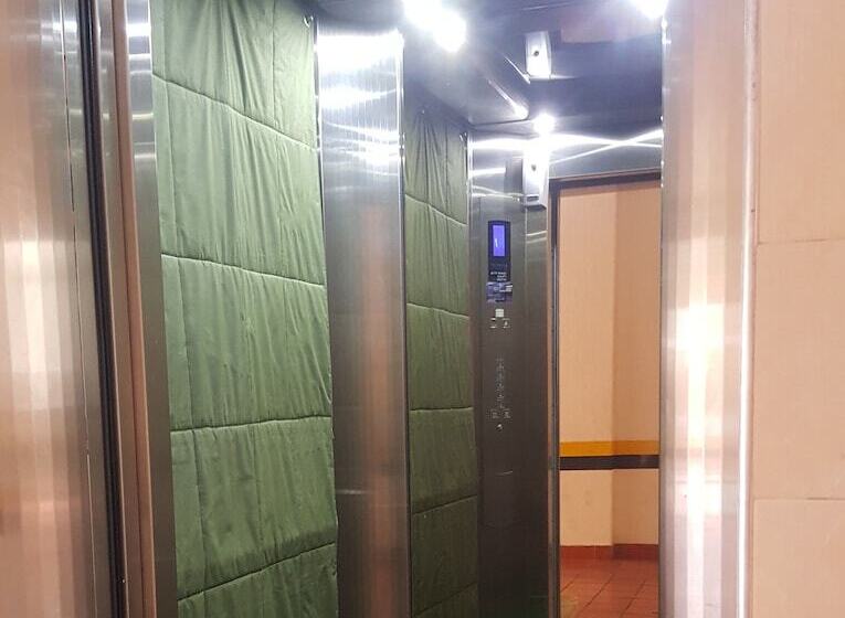 هتل Bucarica Plaza