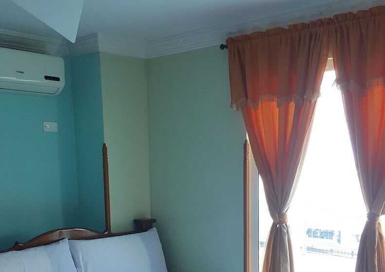 هتل Bucarica Plaza