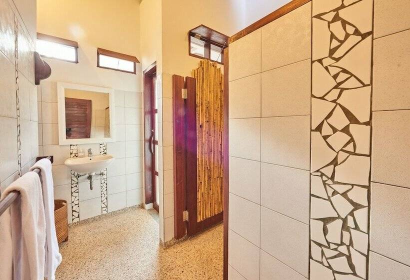 בית מלון כפרי Cocotinos Lembeh A Boutique Dive Lodge