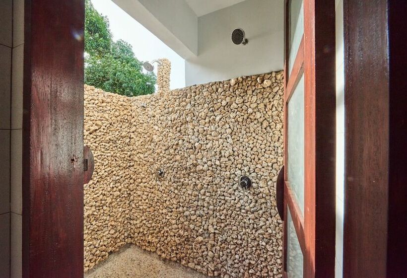 בית מלון כפרי Cocotinos Lembeh A Boutique Dive Lodge