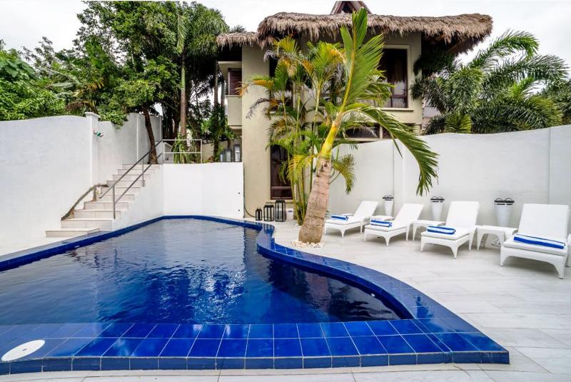 ホテル Den Pasar Boracay Luxury Apartments