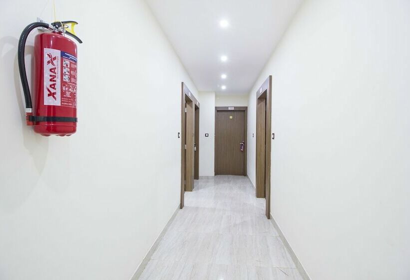 Отель Fabexpress The Sky