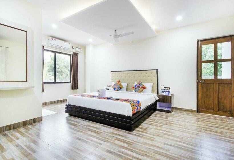 Отель Fabexpress The Sky