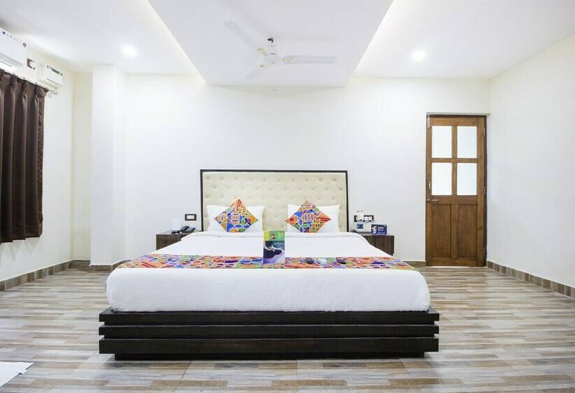 Отель Fabexpress The Sky