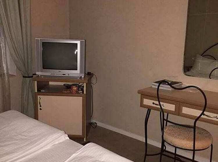 هتل Holiday Village