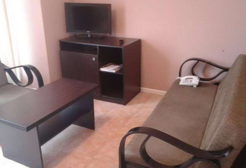 هتل Holiday Village