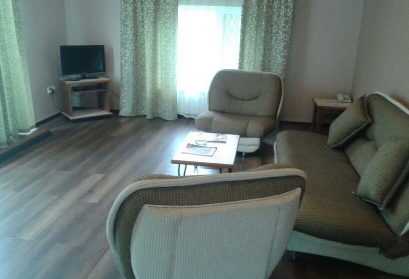 هتل Holiday Village