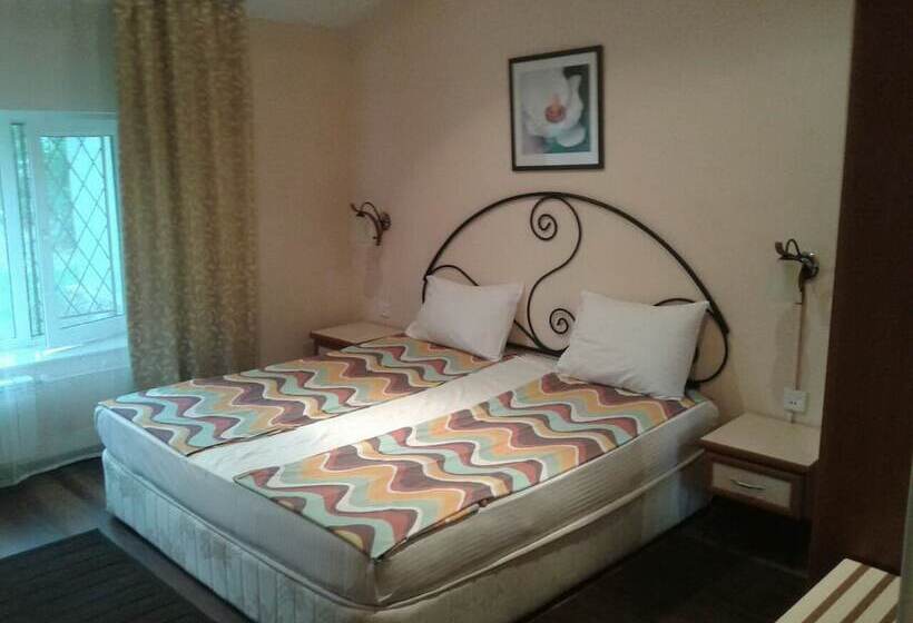 هتل Holiday Village