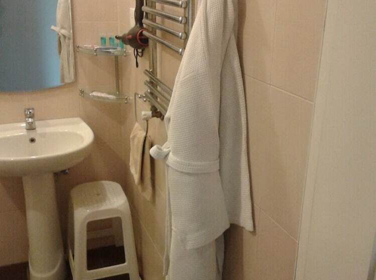 هتل Holiday Village