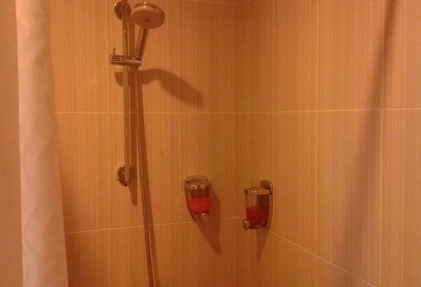 هتل Holiday Village