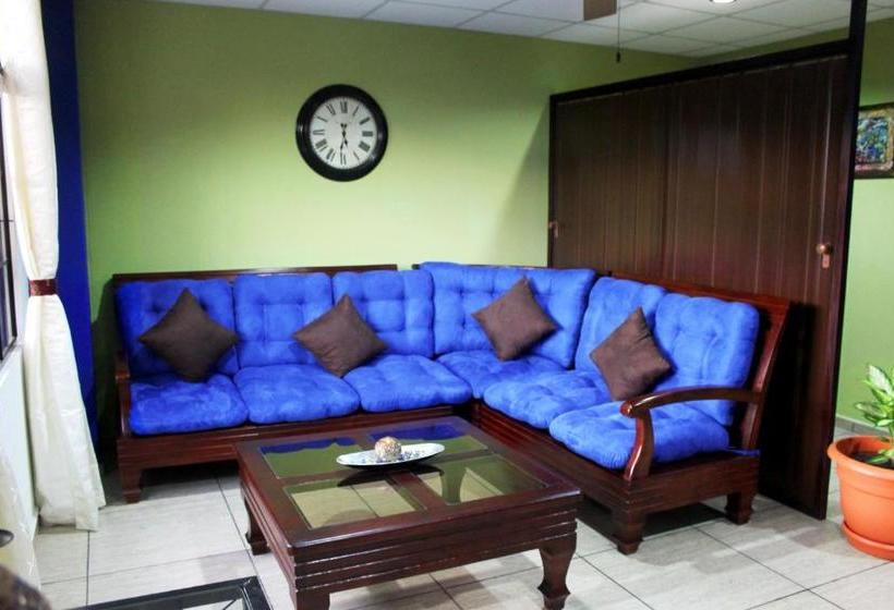 فندق Hostal De Asturias