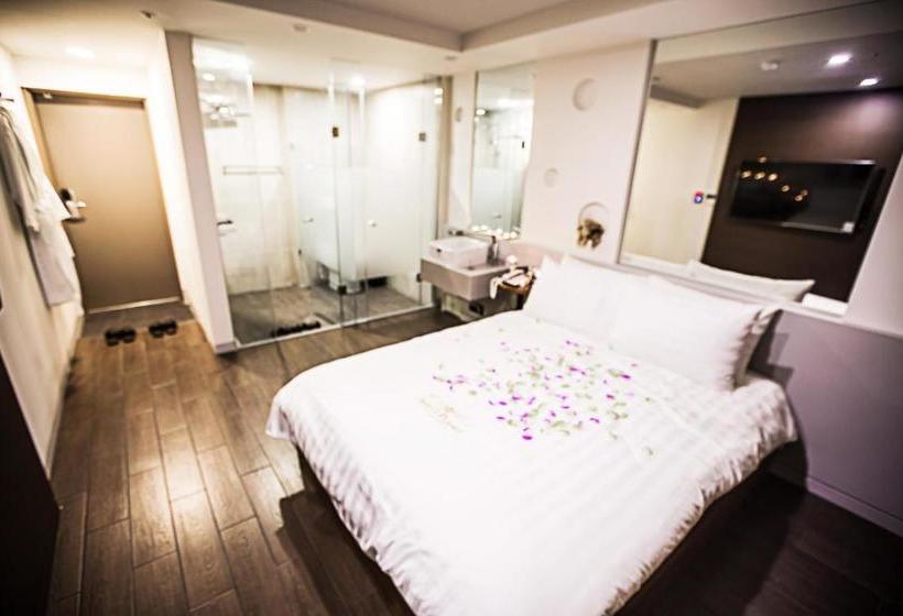 Hotel Jerry S Planet