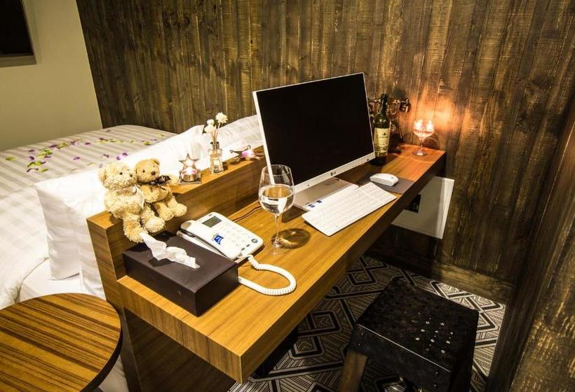 Hotel Jerry S Planet