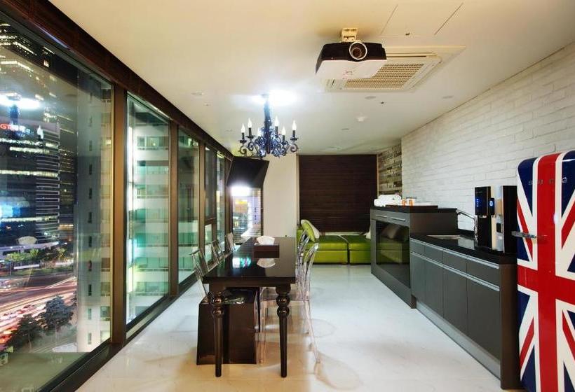 Hotel Jerry S Planet