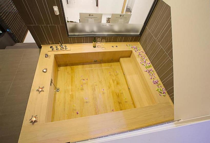 Hotel Jerry S Planet