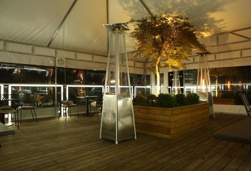 Hotel Jerry S Planet