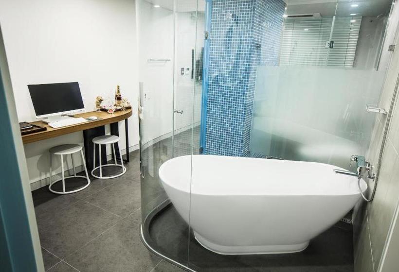 Hotel Jerry S Planet