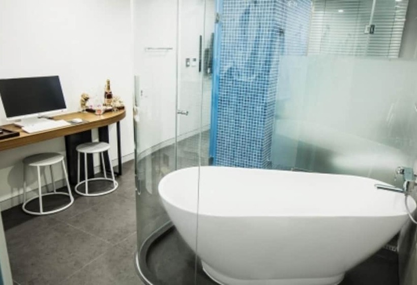 Hotel Jerry S Planet