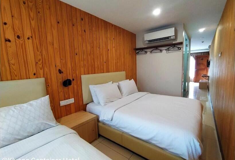 בית מלון כפרי Kluang Container Swimming Pool