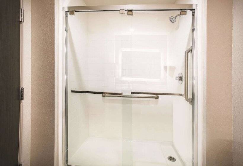 هتل La Quinta By Wyndham Dallas   Richardson